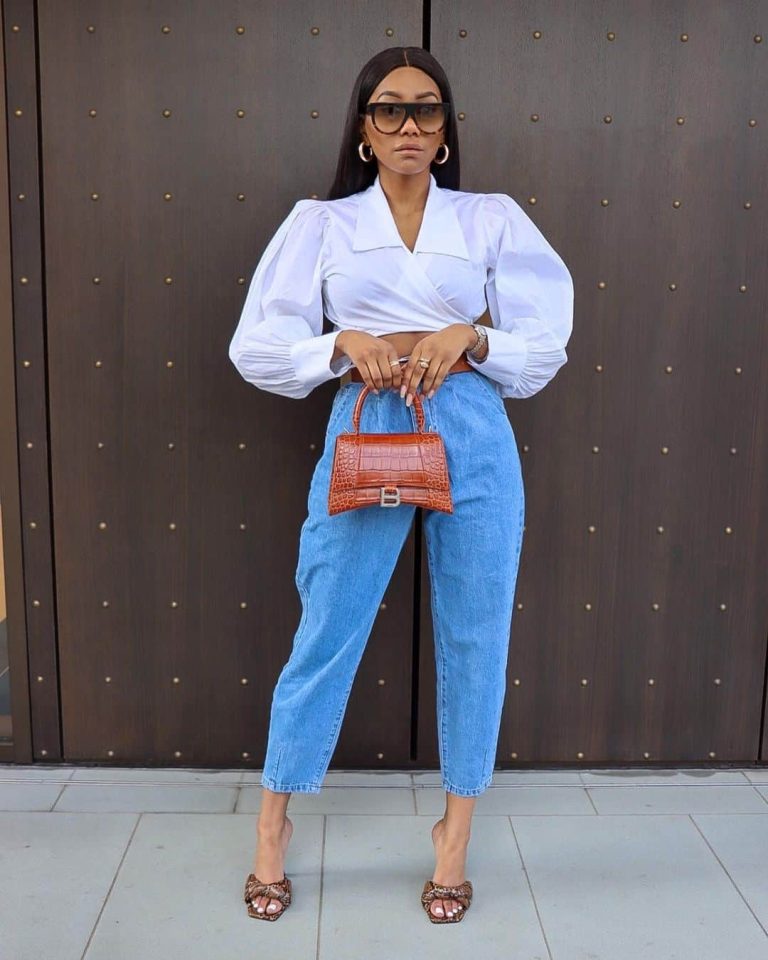 Stylish Denim Ensembles Tailored for the Contemporary Woman’s Wardrobe